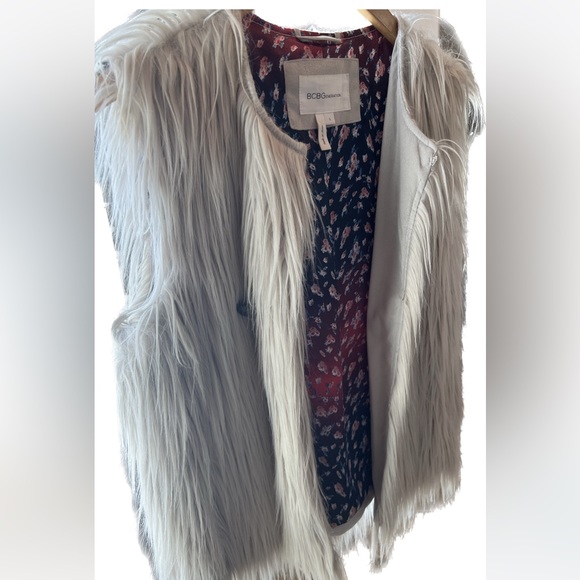 BCBG Faux Fur White Vest Women’s L large - Picture 2 of 7